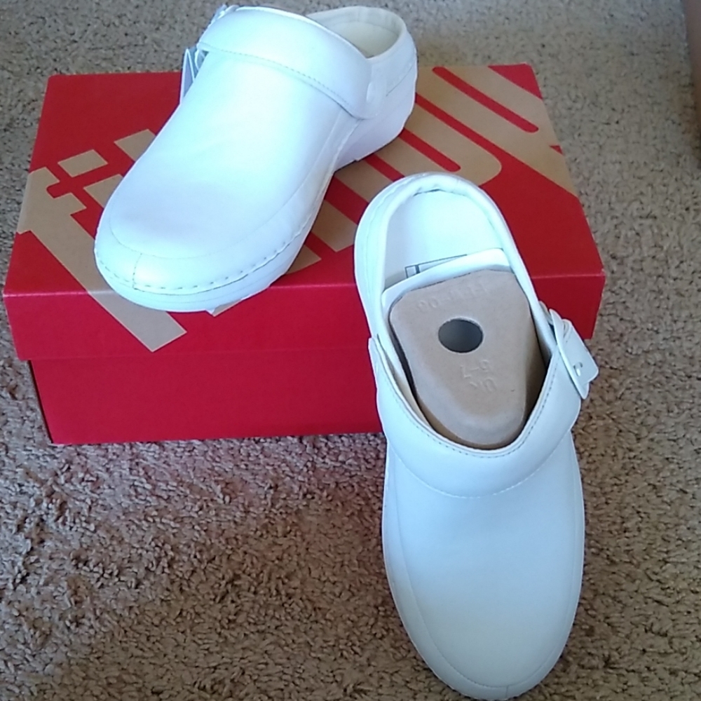 fitflop Leather Clogs US 7
